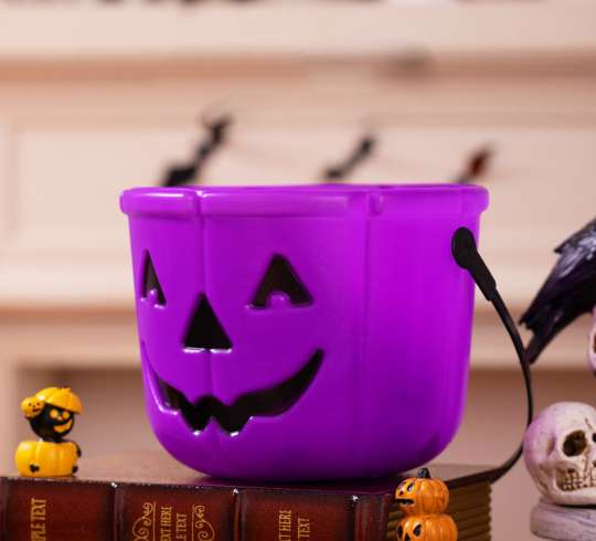 Декор на Хеллоуин Ведро для конфет Тыква Улыбка 13624 18х18х14 см фиолетовое